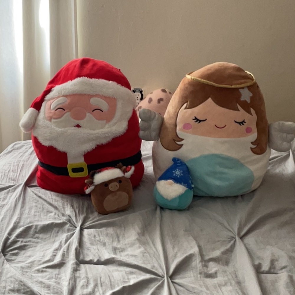 4 bundle of Christmas squishmallows